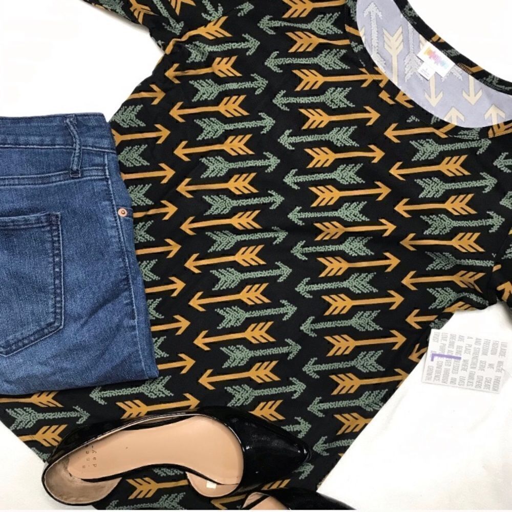 SOLD NWT LuLaRoe Gigi Top Arrows Large